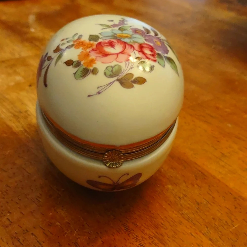 Vintage Lefton Porcelain Egg Trinket Box Hand Painted - Picture 2 of 11